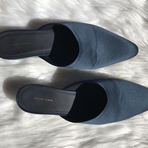 Mansur Gavriel Elegant Silk 40 mm Mule Pump